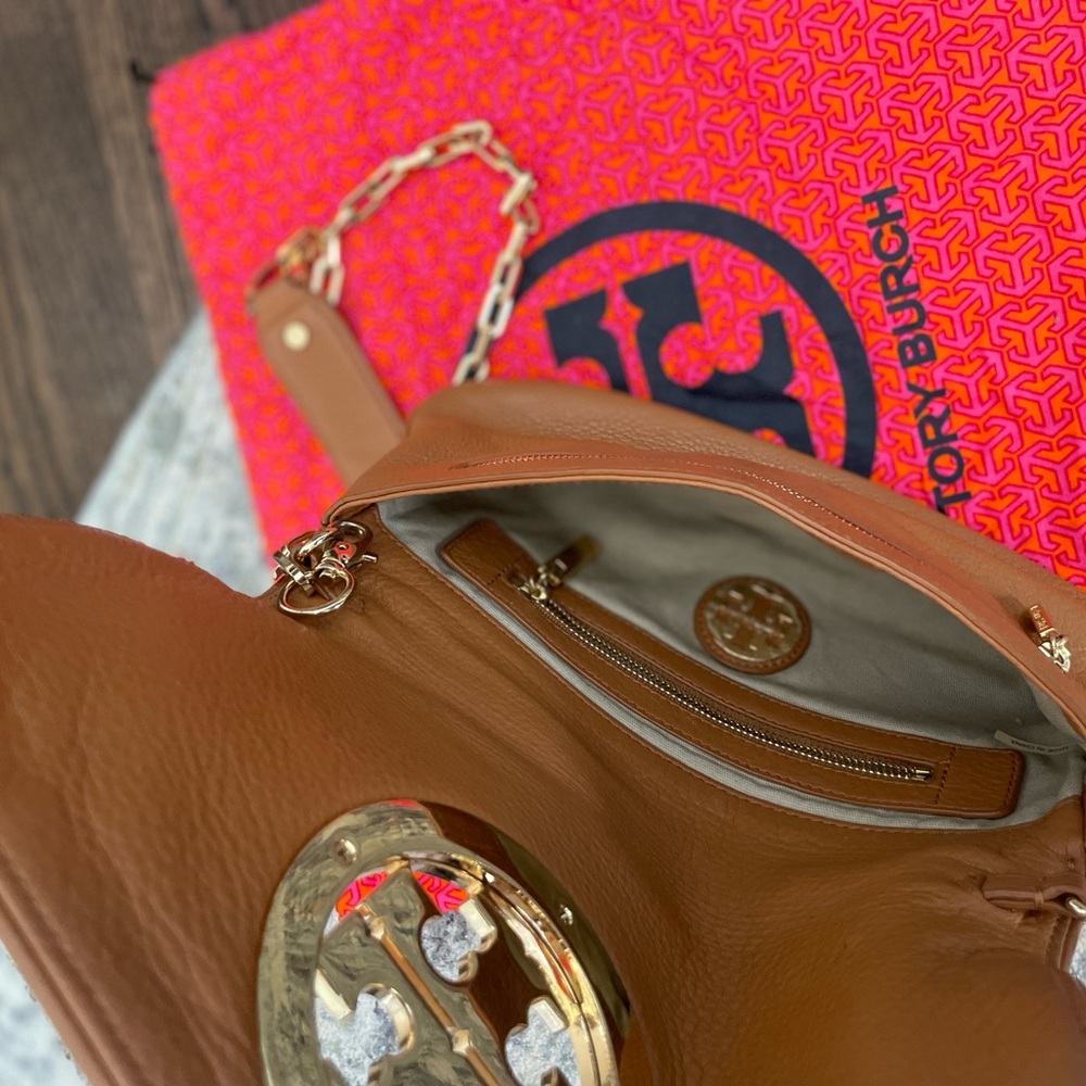 Tory Burch cross body purse. Comes with Duster!